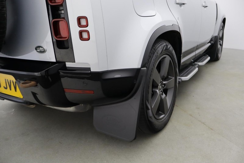 2023 (23) LAND ROVER DEFENDER 3.0 D300 X-Dynamic HSE 110 5dr Auto [7 Seat] 5282273