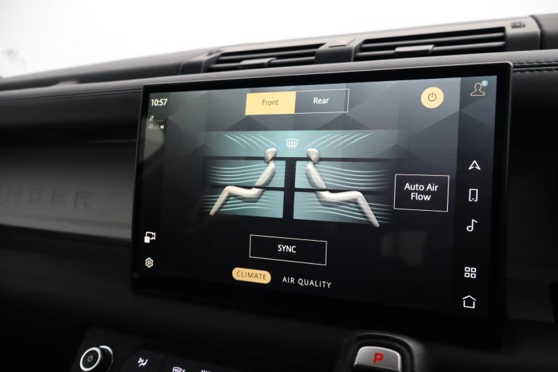 2023 (23) LAND ROVER DEFENDER 3.0 D300 X-Dynamic HSE 110 5dr Auto [7 Seat] 5282294