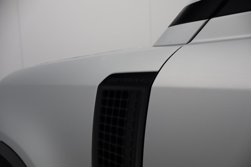 2023 (23) LAND ROVER DEFENDER 3.0 D300 X-Dynamic HSE 110 5dr Auto [7 Seat] 5282271