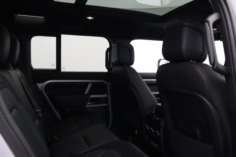 2023 (23) LAND ROVER DEFENDER 3.0 D300 X-Dynamic HSE 110 5dr Auto [7 Seat] 5282249