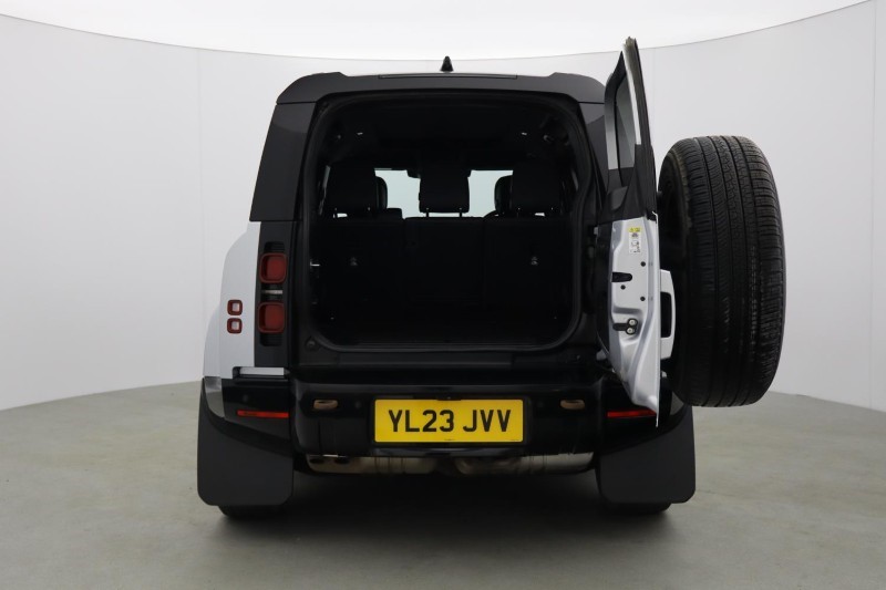 2023 (23) LAND ROVER DEFENDER 3.0 D300 X-Dynamic HSE 110 5dr Auto [7 Seat] 5282237
