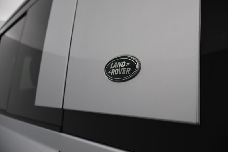 2023 (23) LAND ROVER DEFENDER 3.0 D300 X-Dynamic HSE 110 5dr Auto [7 Seat] 5282245