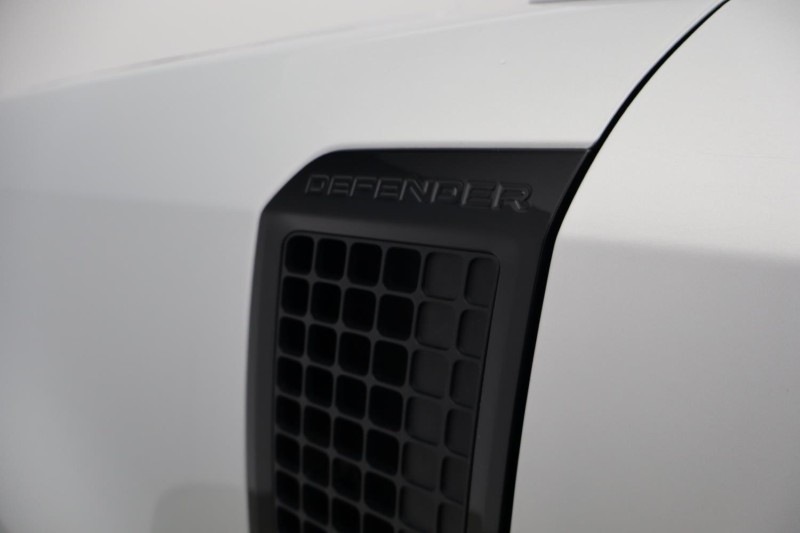 2023 (23) LAND ROVER DEFENDER 3.0 D300 X-Dynamic HSE 110 5dr Auto [7 Seat] 5282262