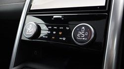 2024 (74) LAND ROVER DISCOVERY 3.0 D350 Dynamic SE 5dr Auto 5289526