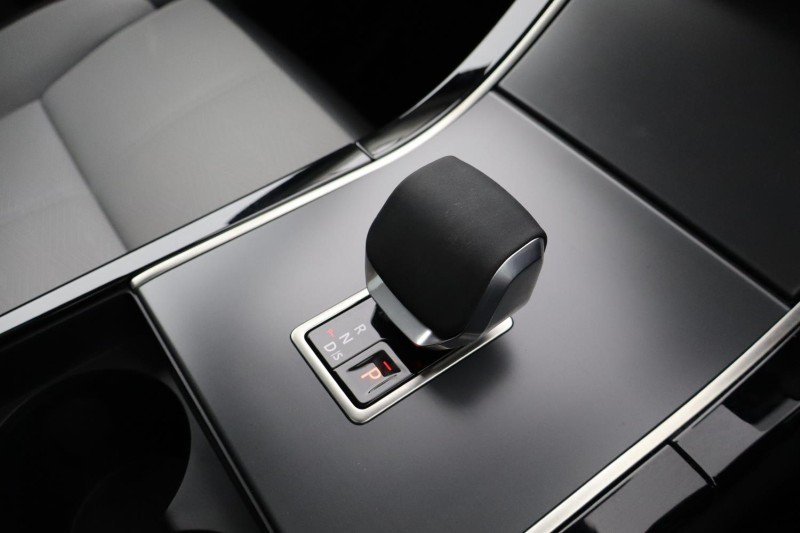 2025 (74) LAND ROVER RANGE ROVER VELAR 2.0 P400e Dynamic HSE 5dr Auto 5303400