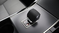 2025 (74) LAND ROVER RANGE ROVER VELAR 2.0 P400e Dynamic HSE 5dr Auto 5303400