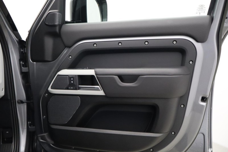 2023 (23) LAND ROVER DEFENDER 3.0 D250 X-Dynamic HSE 110 5dr Auto 5270988