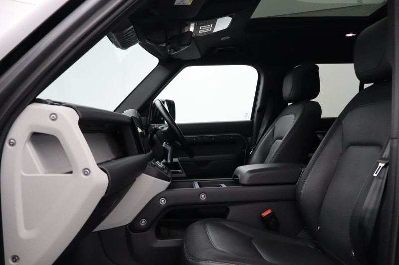 2023 (23) LAND ROVER DEFENDER 3.0 D250 X-Dynamic HSE 110 5dr Auto 5270939