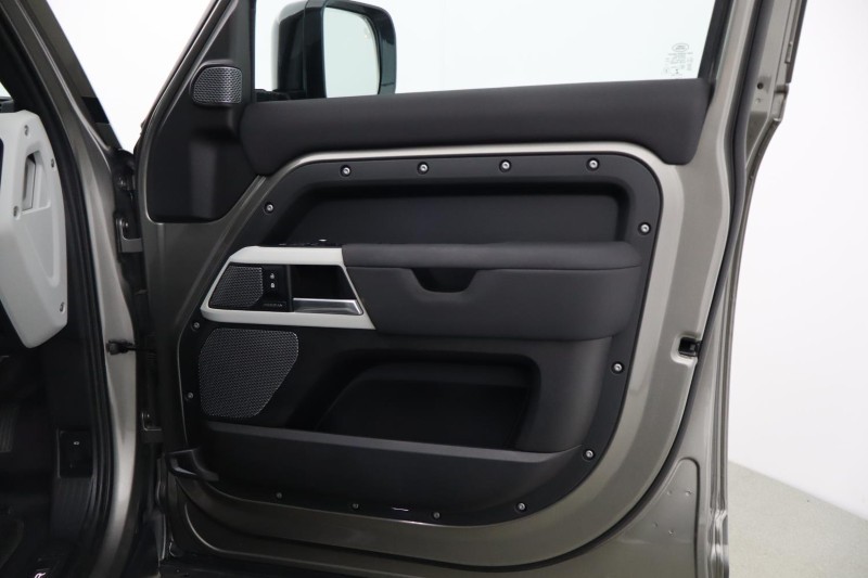 2021 (21) LAND ROVER DEFENDER 3.0 D250 XS Edition 110 5dr Auto 5338671