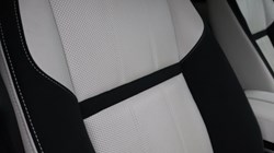 2022 (22) LAND ROVER RANGE ROVER VELAR 2.0 D200 R-Dynamic SE 5dr Auto 5311094