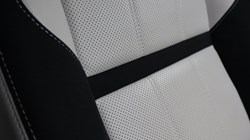 2022 (22) LAND ROVER RANGE ROVER VELAR 2.0 D200 R-Dynamic SE 5dr Auto 5311125