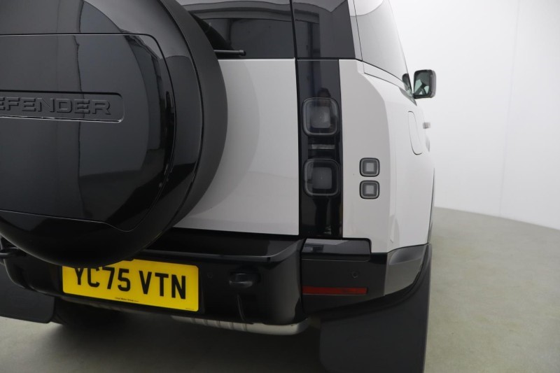 2025 (75) LAND ROVER DEFENDER 3.0 D350 X-Dynamic HSE 90 3dr Auto 5300068