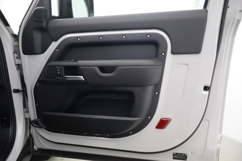 2025 (75) LAND ROVER DEFENDER 3.0 D350 X-Dynamic HSE 90 3dr Auto 5300093