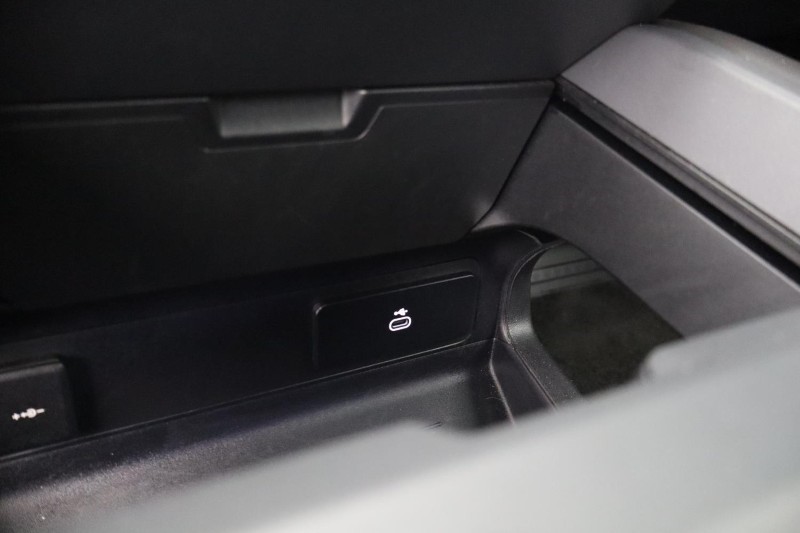 2025 (75) LAND ROVER DEFENDER 3.0 D350 X-Dynamic HSE 90 3dr Auto 5300078