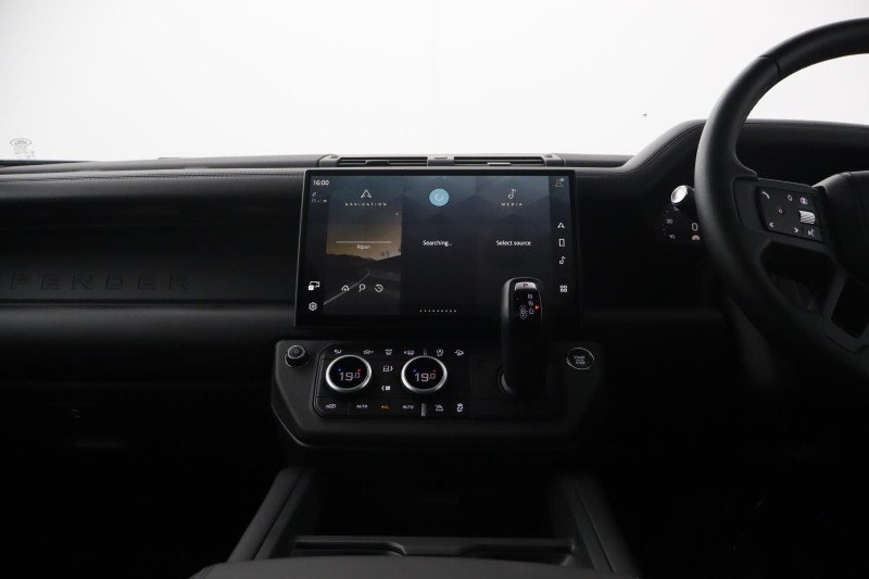 2025 (75) LAND ROVER DEFENDER 3.0 D350 X-Dynamic HSE 90 3dr Auto 5300086