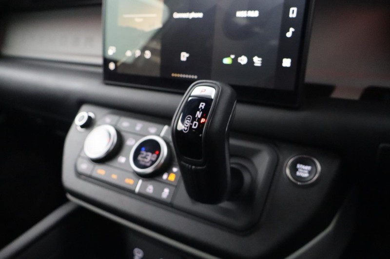 2024 (24) LAND ROVER COMMERCIAL DEFENDER 3.0 D300 Hard Top X-Dynamic HSE Auto 5332767