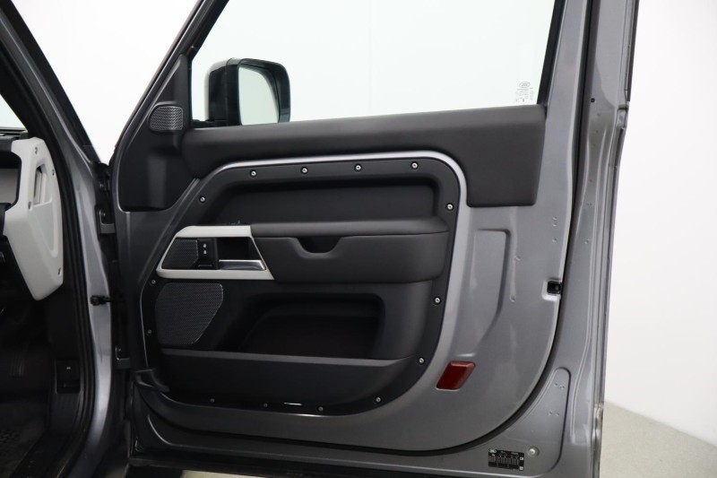 2024 (24) LAND ROVER COMMERCIAL DEFENDER 3.0 D300 Hard Top X-Dynamic HSE Auto 5332753