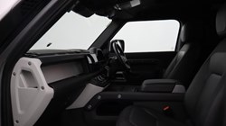 2024 (24) LAND ROVER COMMERCIAL DEFENDER 3.0 D300 Hard Top X-Dynamic HSE Auto 5332763