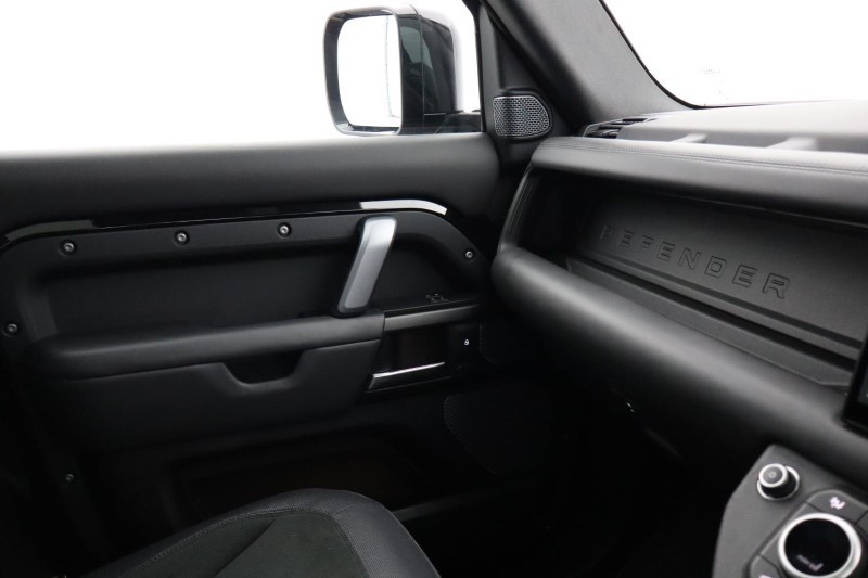 2022 (72) LAND ROVER DEFENDER 5.0 P525 V8 90 3dr Auto 5397758