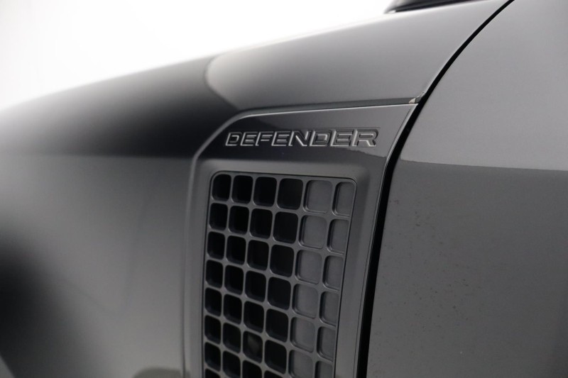 2022 (72) LAND ROVER DEFENDER 5.0 P525 V8 90 3dr Auto 5397712