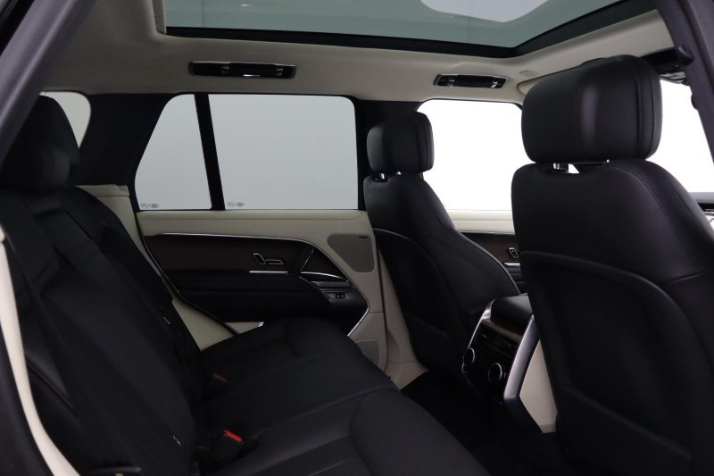 2024 (24) LAND ROVER RANGE ROVER 3.0 D300 SE 4dr Auto 5418621
