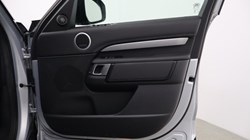 2021 (71) LAND ROVER DISCOVERY 3.0 D250 R-Dynamic SE 5dr Auto 5419986