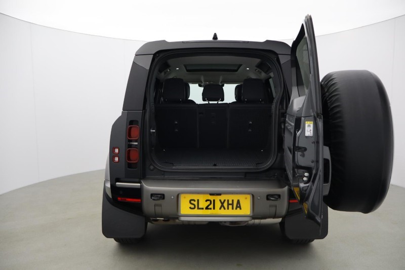2021 (21) LAND ROVER DEFENDER 3.0 D300 X-Dynamic HSE 110 5dr Auto 5411876