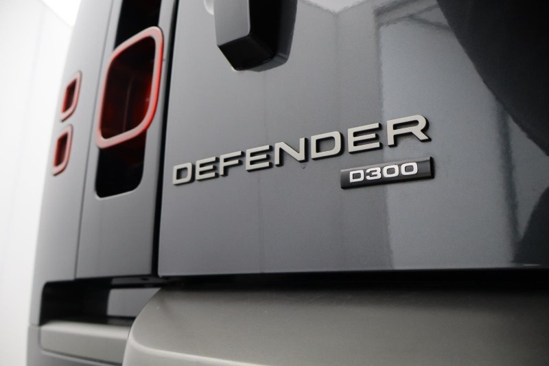 2021 (21) LAND ROVER DEFENDER 3.0 D300 X-Dynamic HSE 110 5dr Auto 5411874