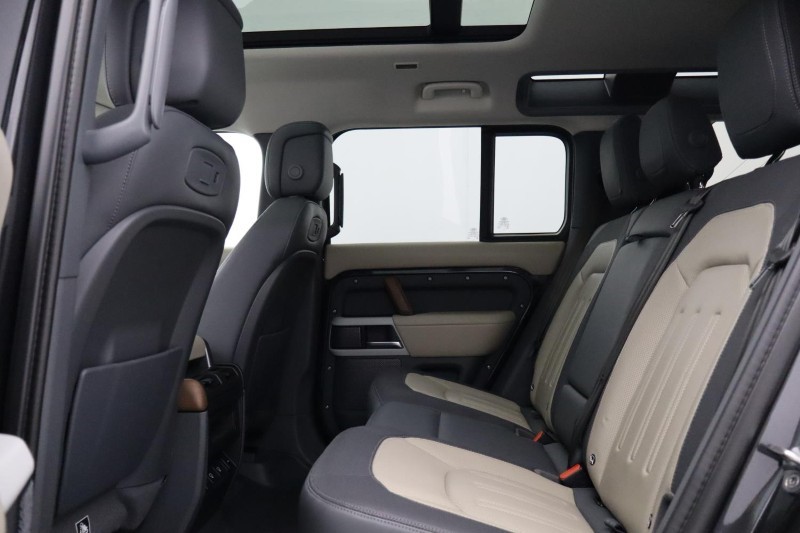 2021 (21) LAND ROVER DEFENDER 3.0 D300 X-Dynamic HSE 110 5dr Auto 5411886