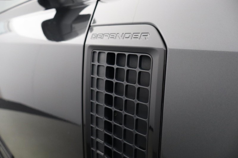 2021 (21) LAND ROVER DEFENDER 3.0 D300 X-Dynamic HSE 110 5dr Auto 5411896