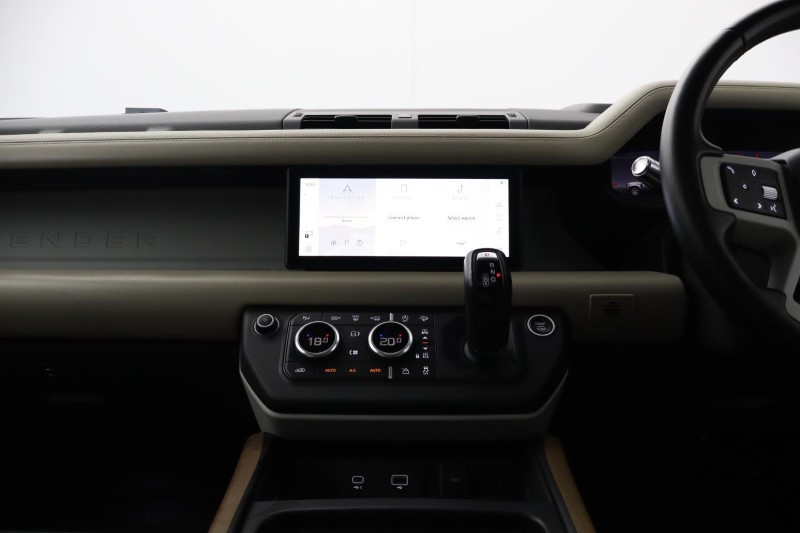 2021 (21) LAND ROVER DEFENDER 3.0 D300 X-Dynamic HSE 110 5dr Auto 5411907