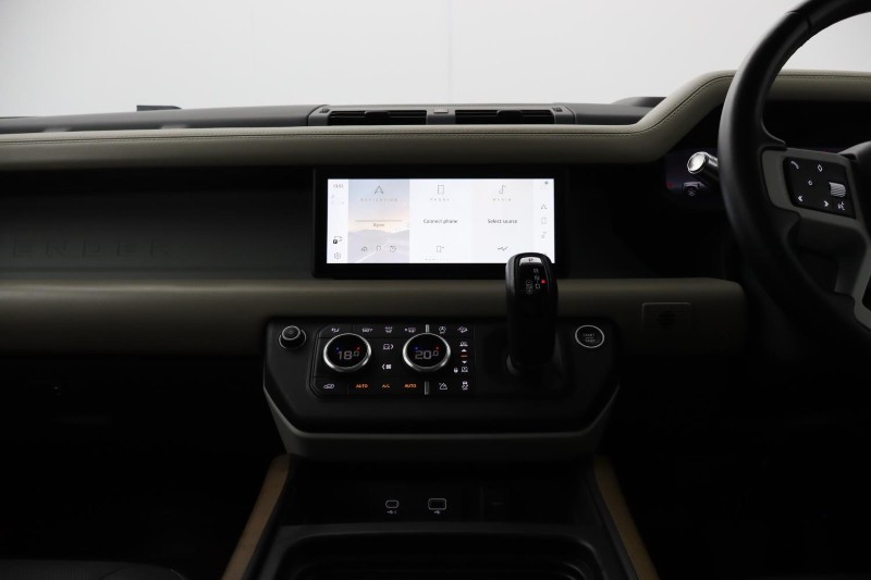2021 (21) LAND ROVER DEFENDER 3.0 D300 X-Dynamic HSE 110 5dr Auto 5411908