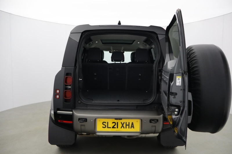 2021 (21) LAND ROVER DEFENDER 3.0 D300 X-Dynamic HSE 110 5dr Auto 5411875