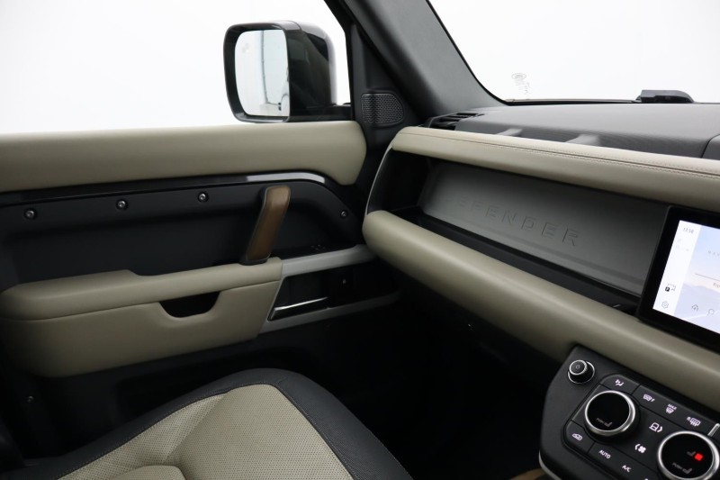 2021 (21) LAND ROVER DEFENDER 3.0 D300 X-Dynamic HSE 110 5dr Auto 5411936