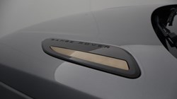 2021 (21) LAND ROVER RANGE ROVER VELAR 3.0 D300 MHEV R-Dynamic SE 5dr Auto 5437023