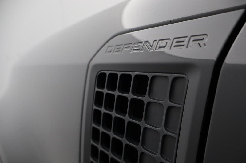 2024 (24) LAND ROVER COMMERCIAL DEFENDER 3.0 D300 Hard Top X-Dynamic HSE Auto 5416378