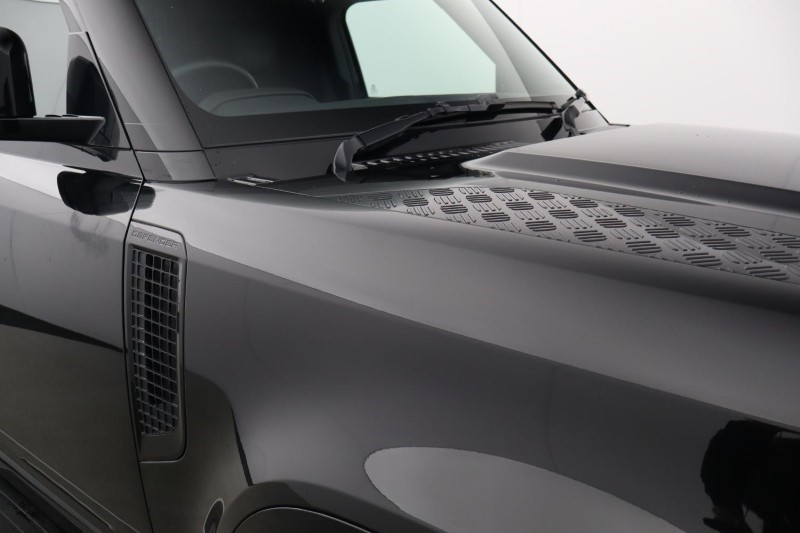 2024 (24) LAND ROVER COMMERCIAL DEFENDER 3.0 D300 Hard Top X-Dynamic HSE Auto 5416369