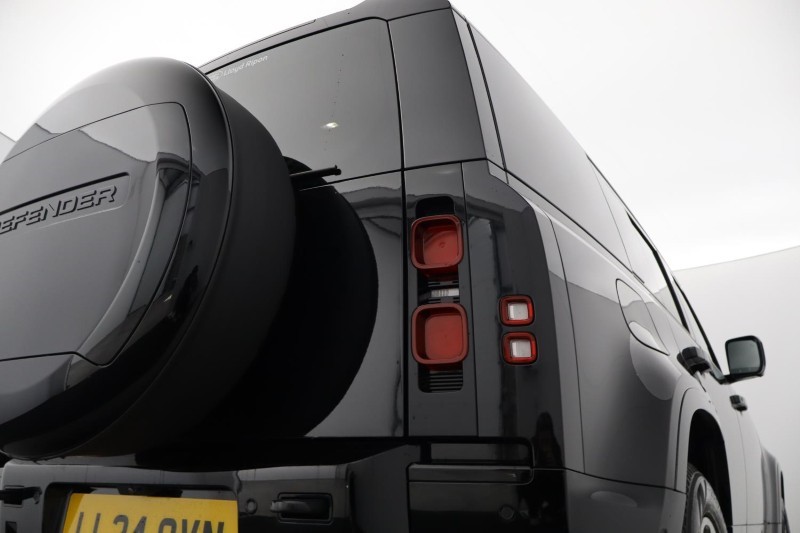 2024 (24) LAND ROVER COMMERCIAL DEFENDER 3.0 D300 Hard Top X-Dynamic HSE Auto 5416339
