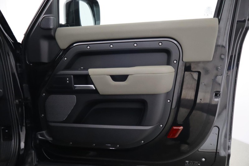 2022 (22) LAND ROVER DEFENDER 2.0 P300 X-Dynamic S 90 3dr Auto 5439175