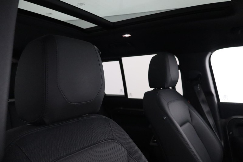 2023 (23) LAND ROVER DEFENDER 3.0 D250 X-Dynamic SE 110 5dr Auto [7 Seat] 5477180