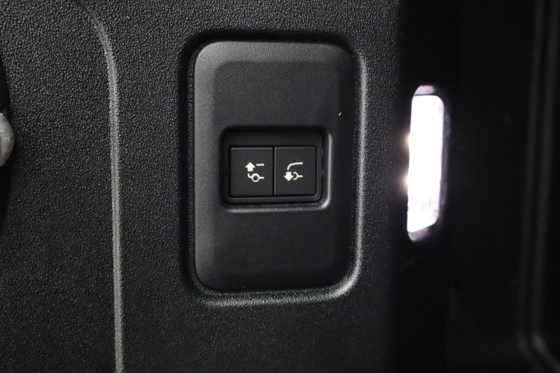 2023 (23) LAND ROVER DEFENDER 3.0 D250 X-Dynamic SE 110 5dr Auto [7 Seat] 5477143