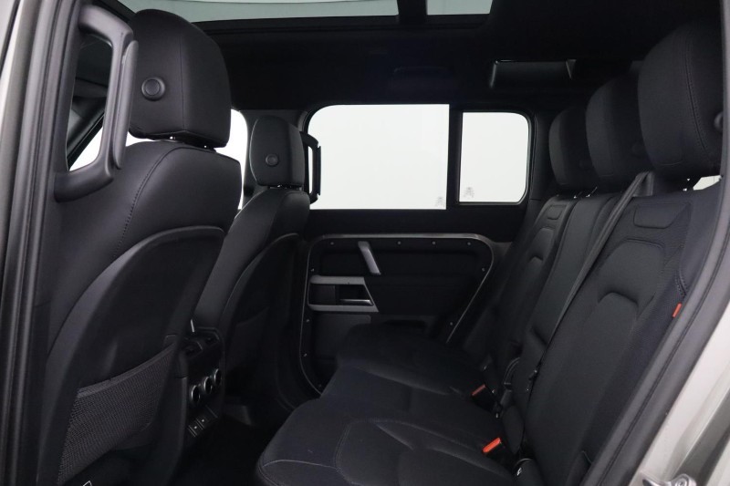 2023 (23) LAND ROVER DEFENDER 3.0 D250 X-Dynamic SE 110 5dr Auto [7 Seat] 5477147