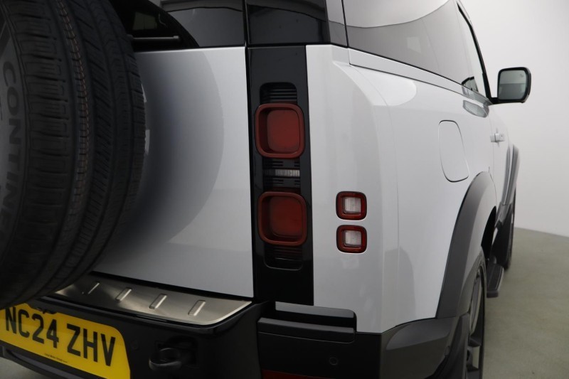 2024 (24) LAND ROVER DEFENDER 3.0 D300 X-Dynamic HSE 90 3dr Auto 5479274