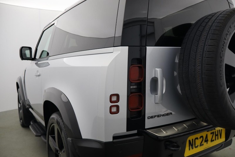 2024 (24) LAND ROVER DEFENDER 3.0 D300 X-Dynamic HSE 90 3dr Auto 5479276