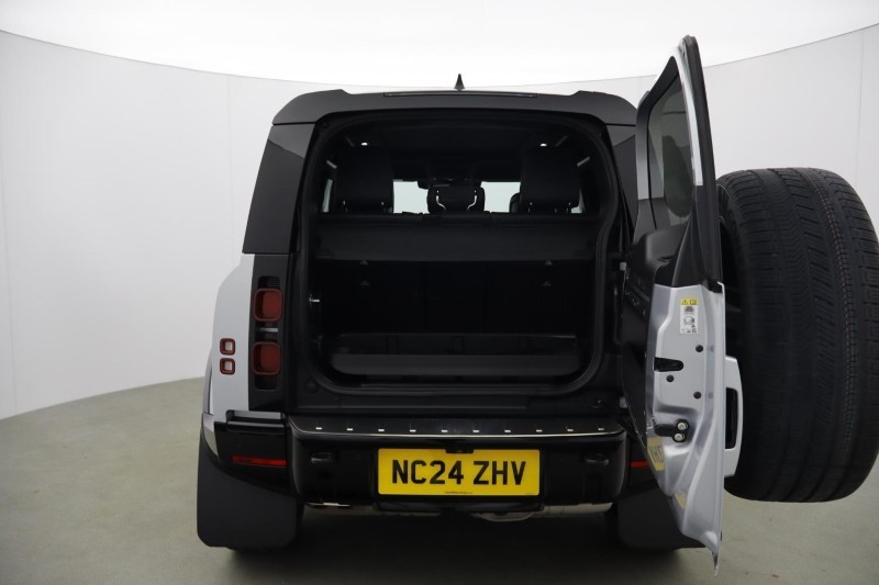 2024 (24) LAND ROVER DEFENDER 3.0 D300 X-Dynamic HSE 90 3dr Auto 5479279