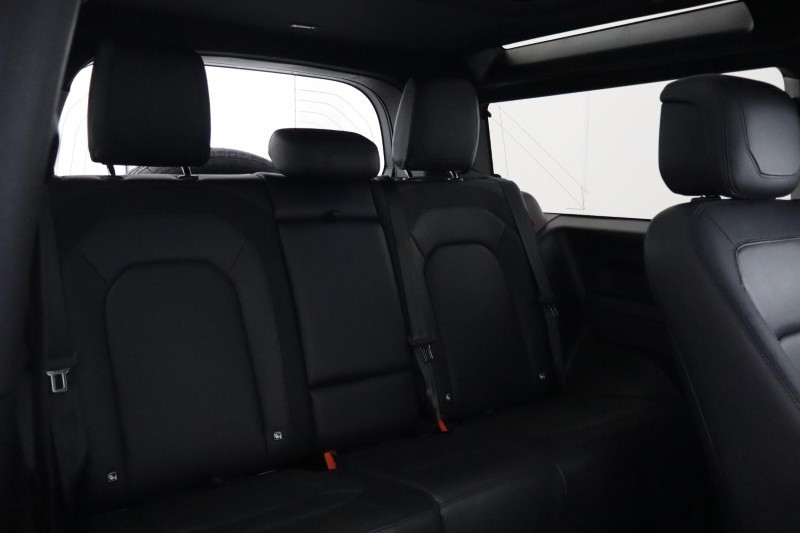 2024 (24) LAND ROVER DEFENDER 3.0 D300 X-Dynamic HSE 90 3dr Auto 5479298