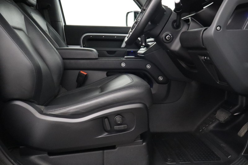 2024 (24) LAND ROVER DEFENDER 3.0 D300 X-Dynamic HSE 90 3dr Auto 5479295