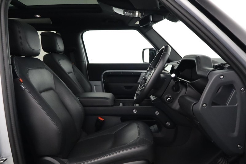 2024 (24) LAND ROVER DEFENDER 3.0 D300 X-Dynamic HSE 90 3dr Auto 5479294