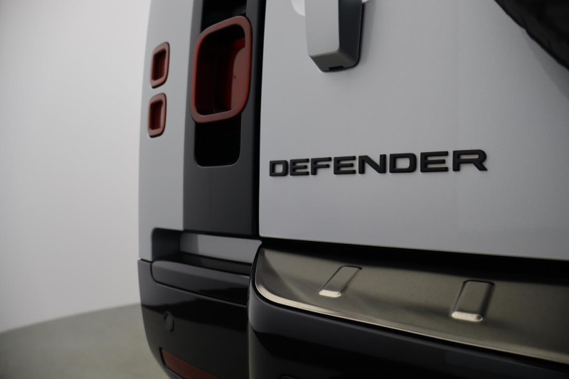 2024 (24) LAND ROVER DEFENDER 3.0 D300 X-Dynamic HSE 90 3dr Auto 5479278