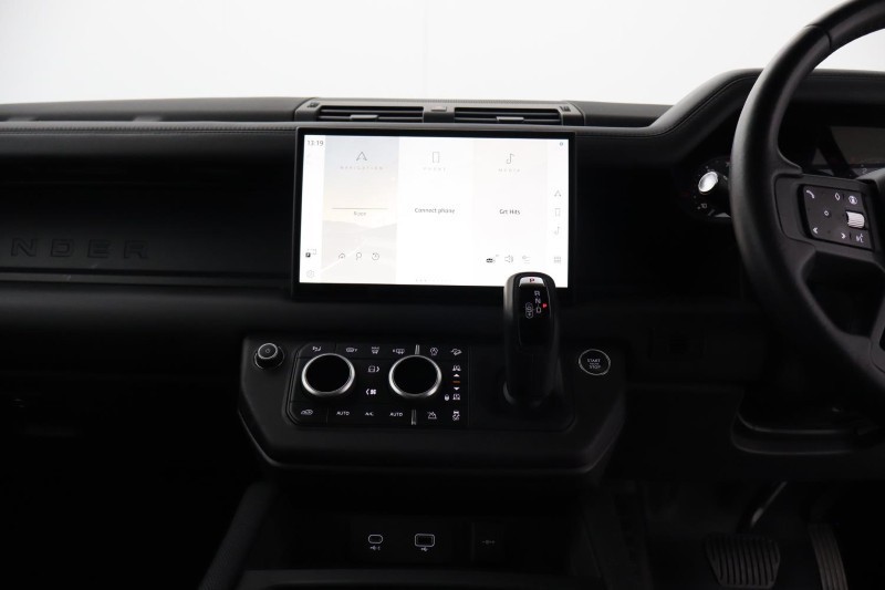 2024 (24) LAND ROVER DEFENDER 3.0 D300 X-Dynamic HSE 90 3dr Auto 5479303